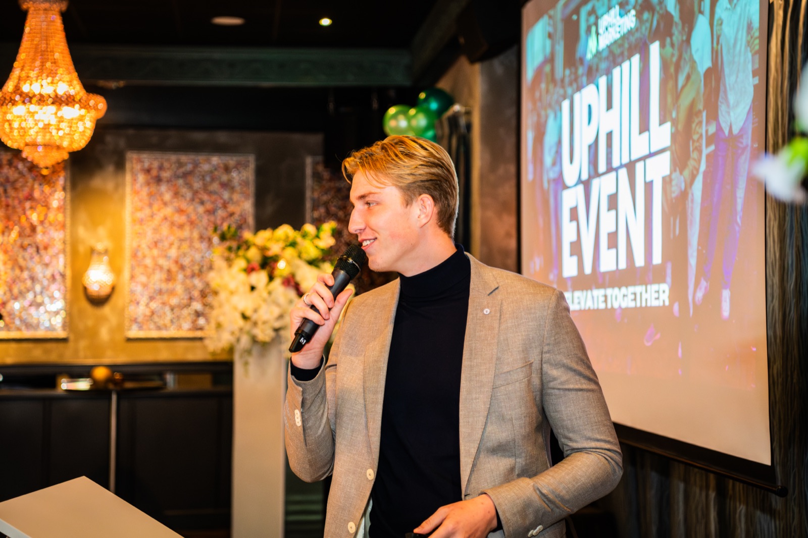 Daan als spreker op het Uphill Event